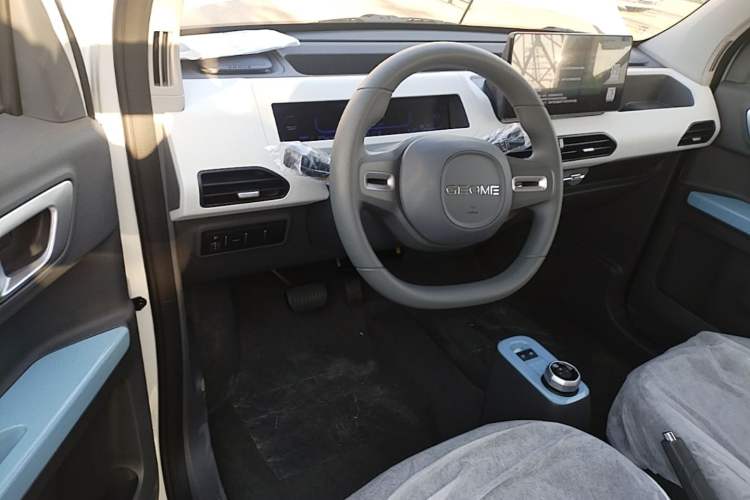Used Geely Galaxy Panda 2024 Panda Mini 200km Endurance Bear Steering Wheel