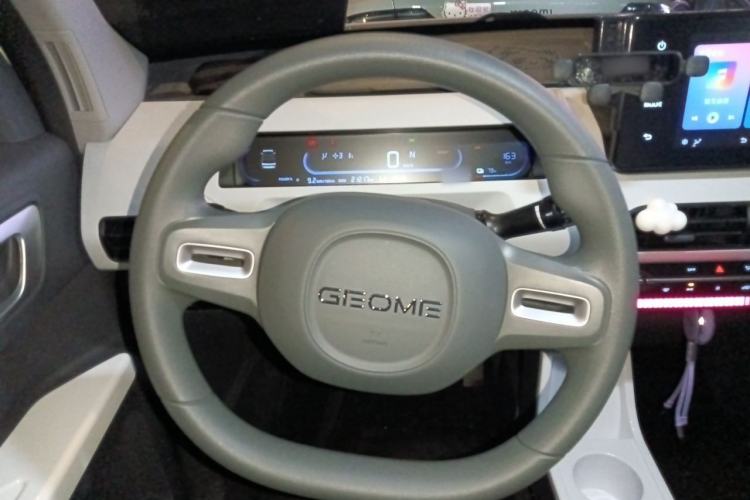 Used Geely Galaxy Panda 2024 Panda Mini 200km Endurance Bear Steering Wheel