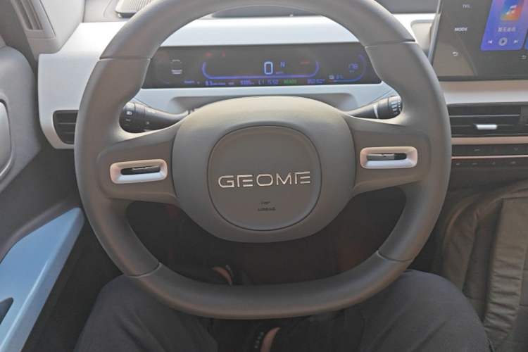 Used Geely Galaxy Panda 2024 Panda Mini 200km Endurance Bear Steering Wheel