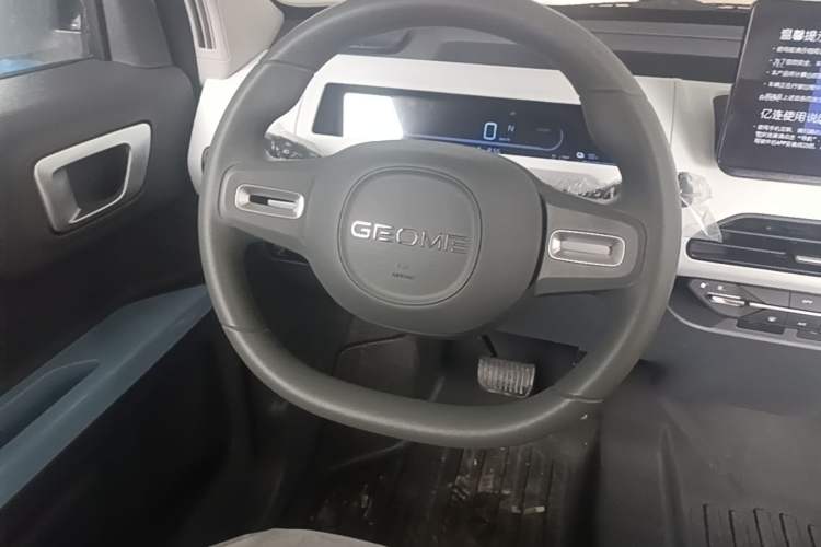 Used Geely Galaxy Panda 2024 Panda Mini 200km Endurance Bear Steering Wheel