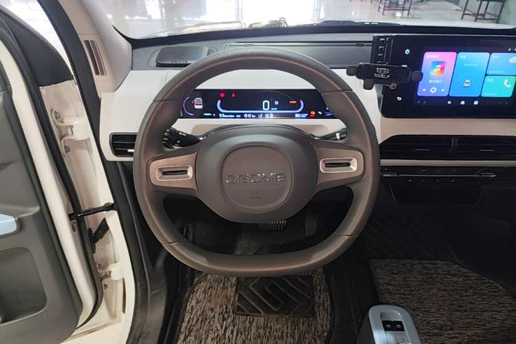 Used Geely Galaxy Panda 2024 Panda Mini 200km Endurance Bear Steering Wheel