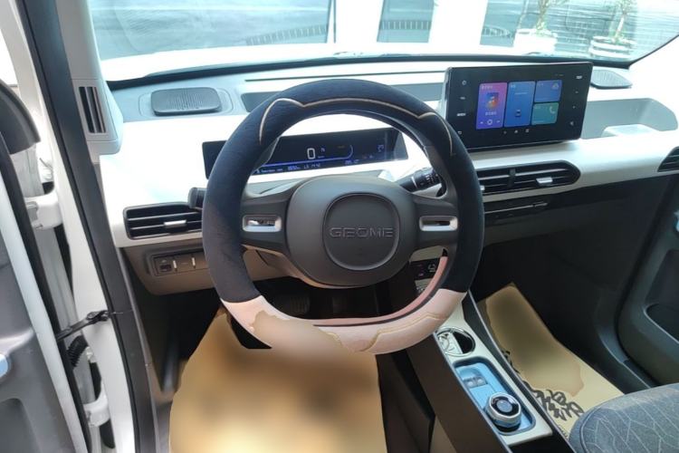 Used Geely Galaxy Panda 2024 Panda Mini 200km Endurance Bear Steering Wheel