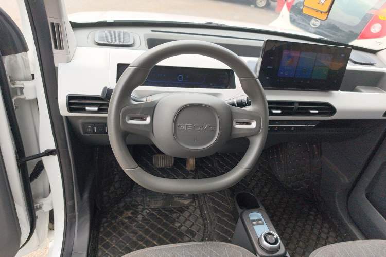 Used Geely Galaxy Panda 2024 Panda Mini 200km Endurance Bear Steering Wheel