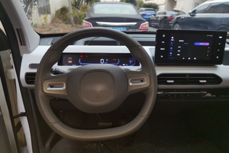 Used Geely Galaxy Panda 2024 Panda Mini 200km Endurance Bear Steering Wheel