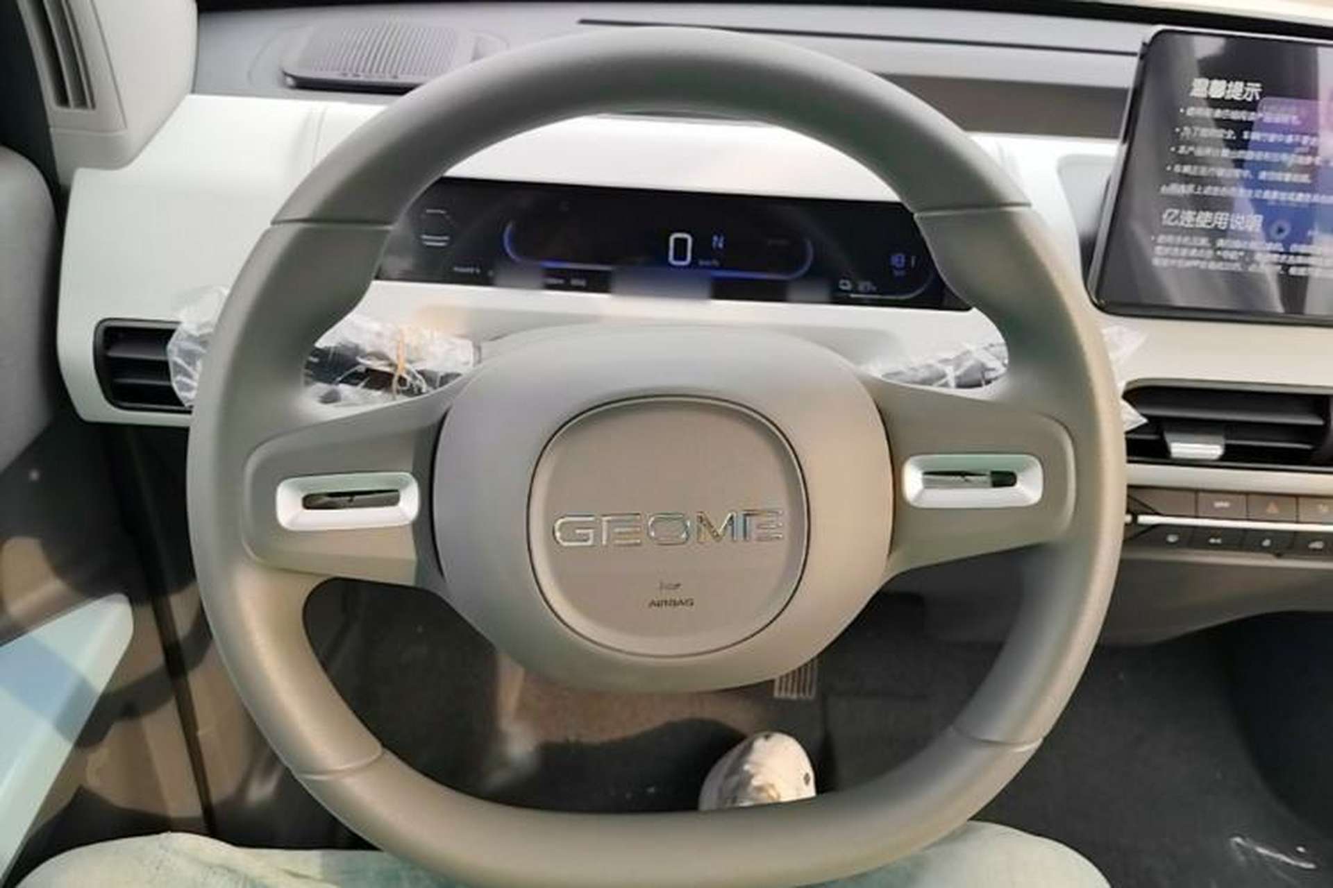 Used Geely Galaxy Panda 2024 Panda Mini 200km Endurance Bear Steering Wheel