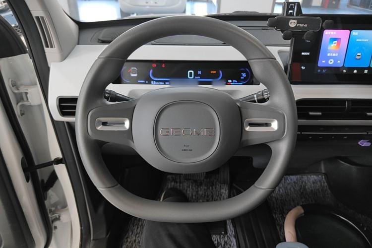 Used Geely Galaxy Panda 2024 Panda Mini 200km Endurance Bear Steering Wheel