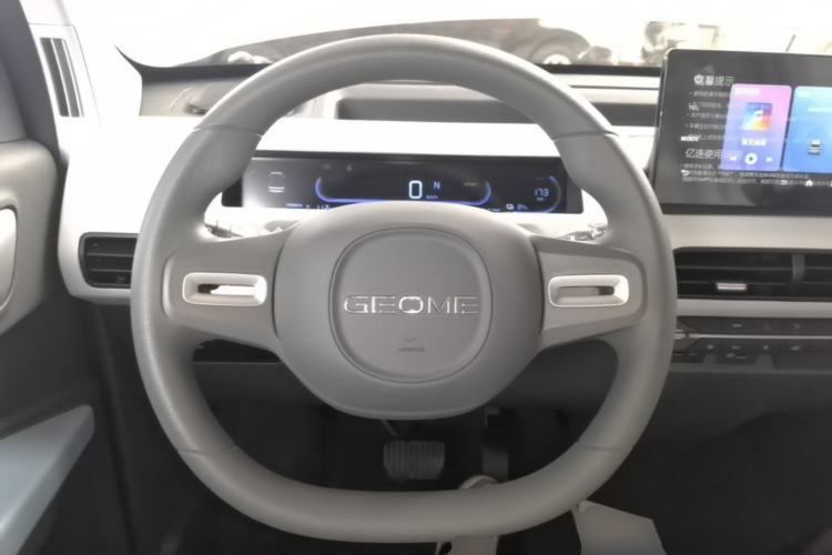 Used Geely Galaxy Panda 2024 Panda Mini 200km Endurance Bear Steering Wheel