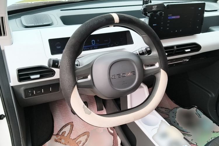 Used Geely Galaxy Panda 2024 Panda Mini 200km Endurance Bear Steering Wheel