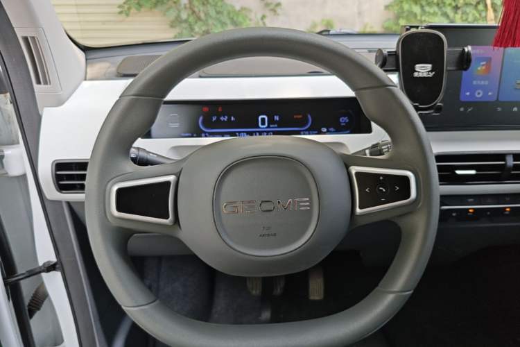 Used Geely Galaxy Panda 2024 Panda Mini 200km Endurance Bear Steering Wheel