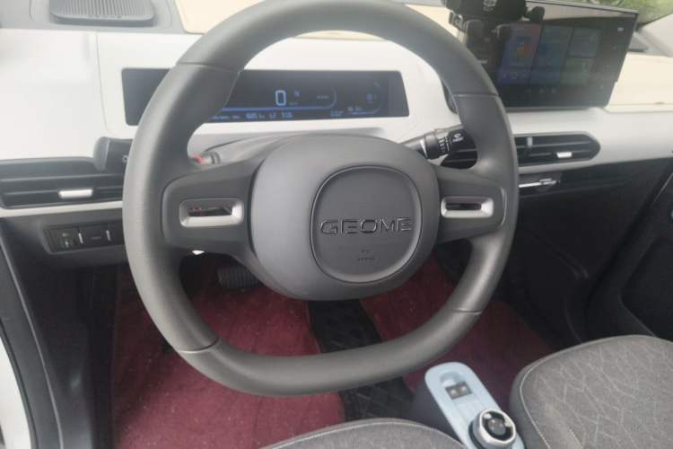 Used Geely Galaxy Panda 2024 Panda Mini 200km Endurance Bear Steering Wheel