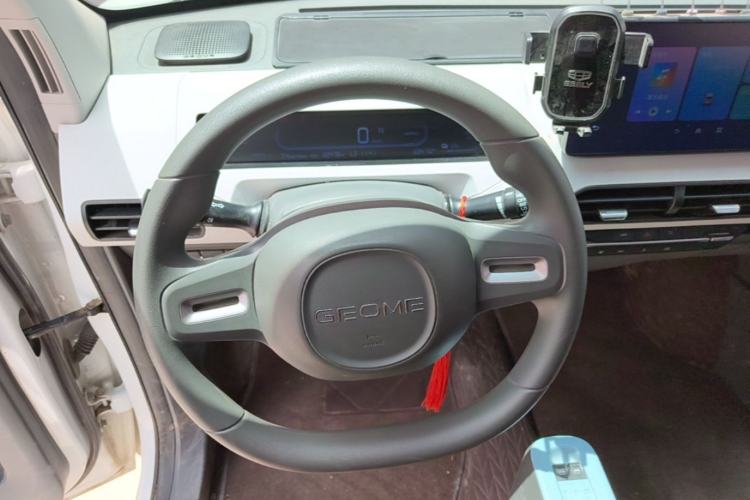 Used Geely Galaxy Panda 2024 Panda Mini 200km Endurance Bear Steering Wheel