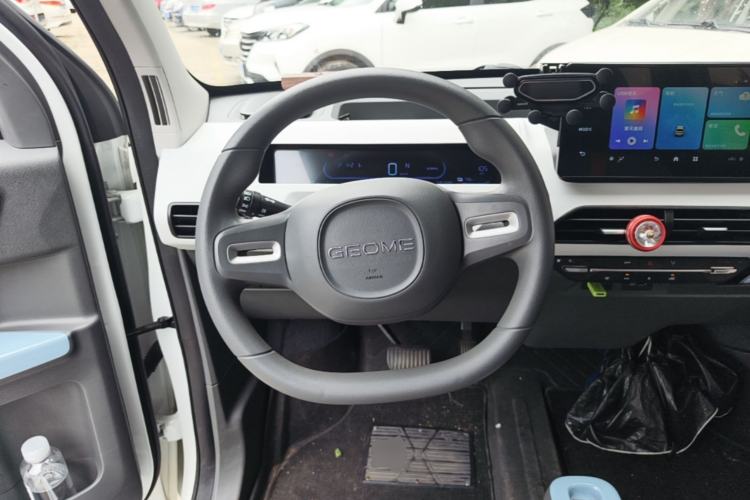 Used Geely Galaxy Panda 2024 Panda Mini 200km Endurance Bear Steering Wheel