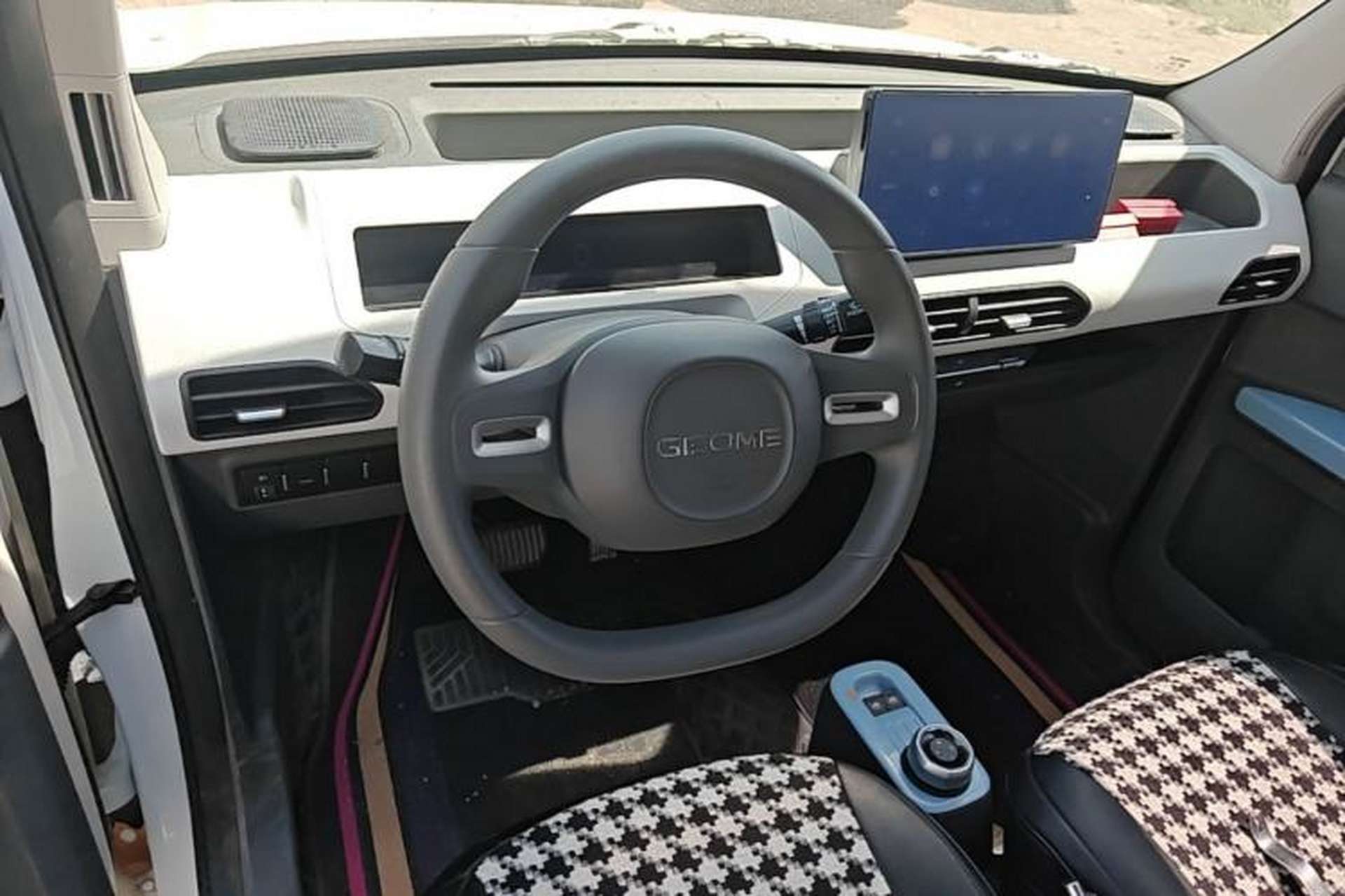 Used Geely Galaxy Panda 2024 Panda Mini 200km Endurance Bear Steering Wheel