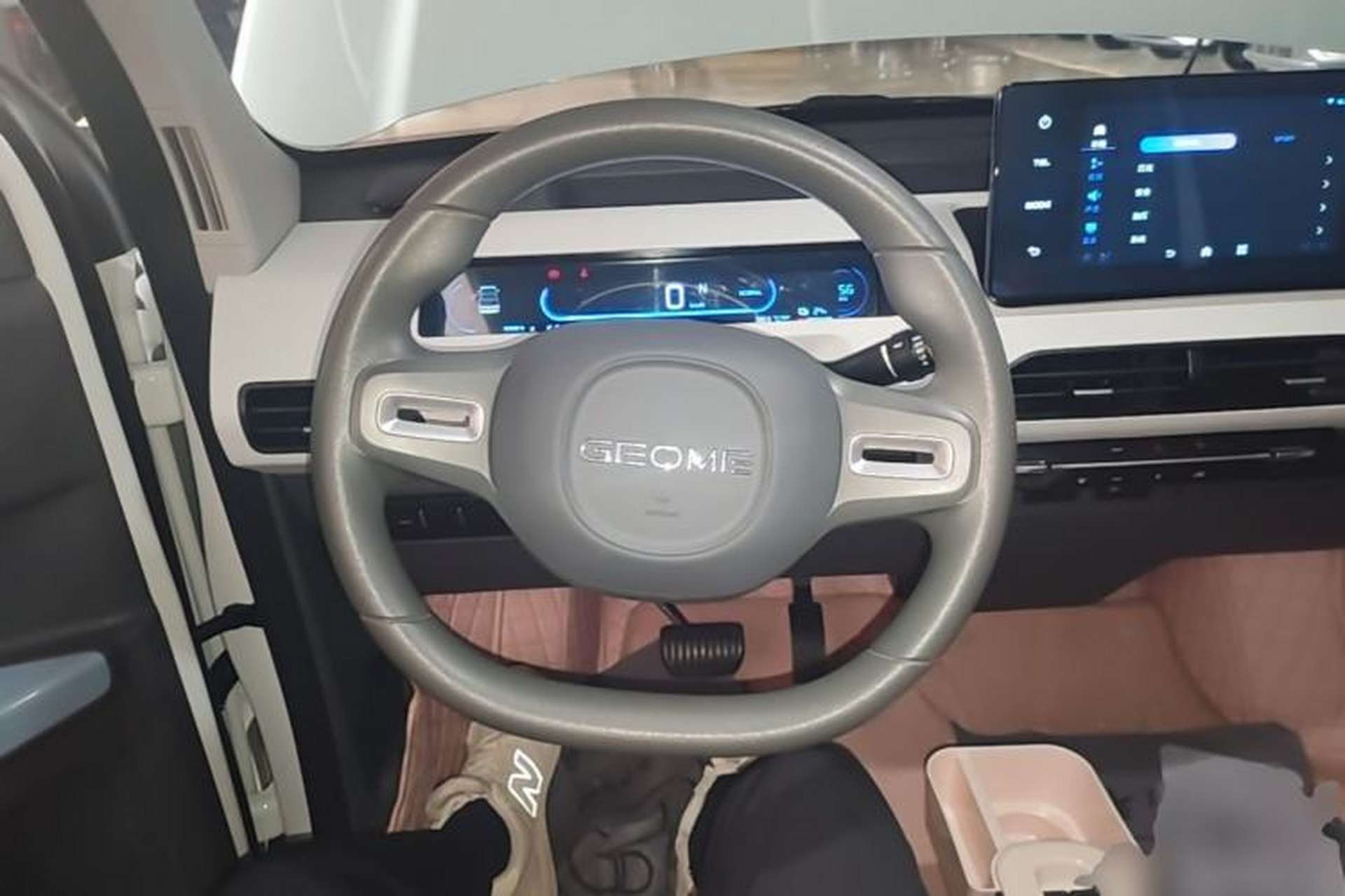 Used Geely Galaxy Panda 2024 Panda Mini 200km Endurance Bear Steering Wheel
