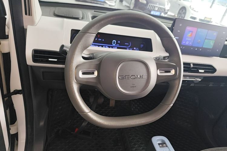 Used Geely Galaxy Panda 2024 Panda Mini 200km Endurance Bear Steering Wheel