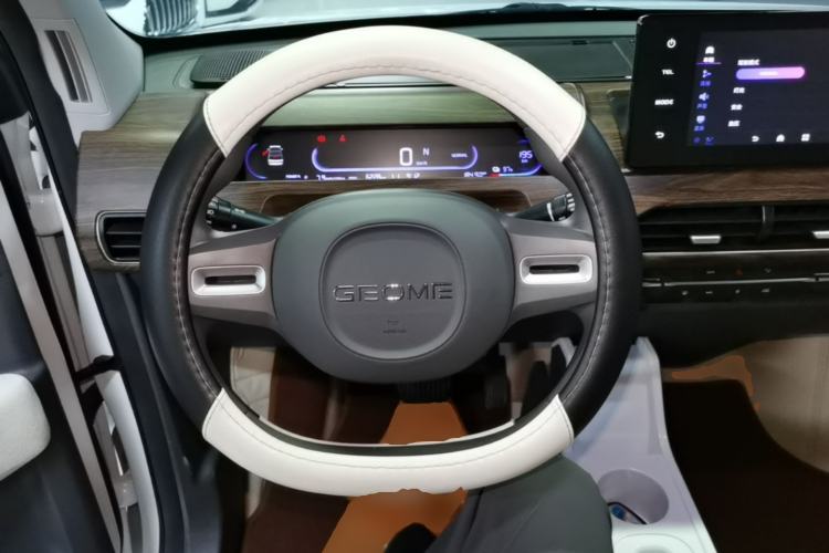 Used Geely Galaxy Panda 2024 Panda Mini 200km Endurance Bear Steering Wheel