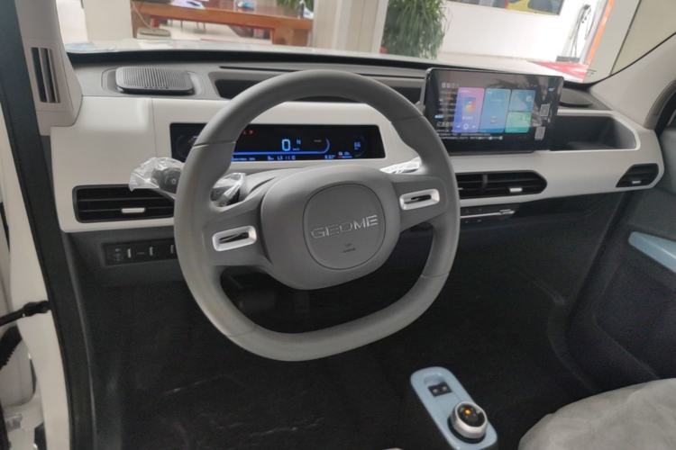 Used Geely Galaxy Panda 2024 Panda Mini 200km Endurance Bear Steering Wheel