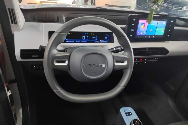 Used Geely Galaxy Panda 2024 Panda Mini 200km Endurance Bear Steering Wheel