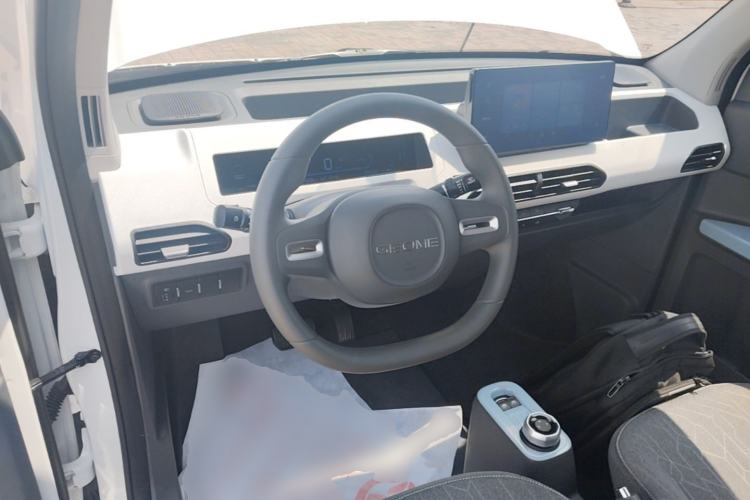 Used Geely Galaxy Panda 2024 Panda Mini 200km Endurance Bear Steering Wheel