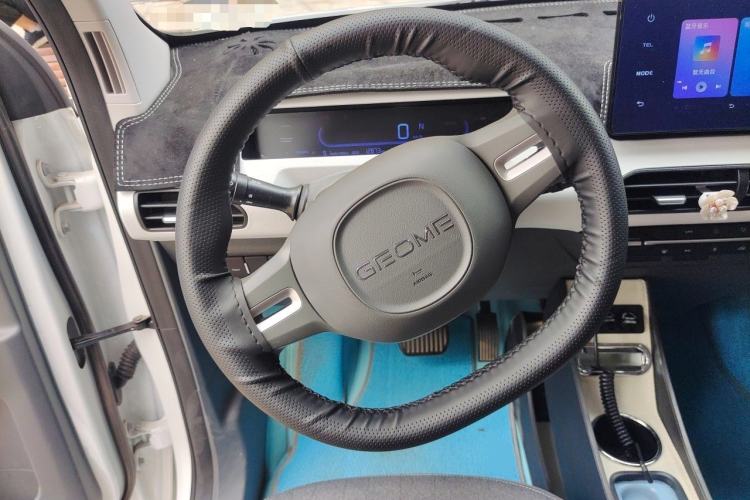 Used Geely Galaxy Panda 2024 Panda Mini 200km Endurance Bear Steering Wheel