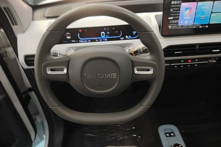 Used Geely Galaxy Panda 2024 Panda Mini 200km Endurance Bear Steering Wheel