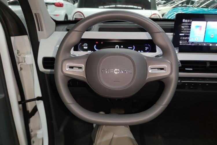 Used Geely Galaxy Panda 2024 Panda Mini 200km Endurance Bear Steering Wheel