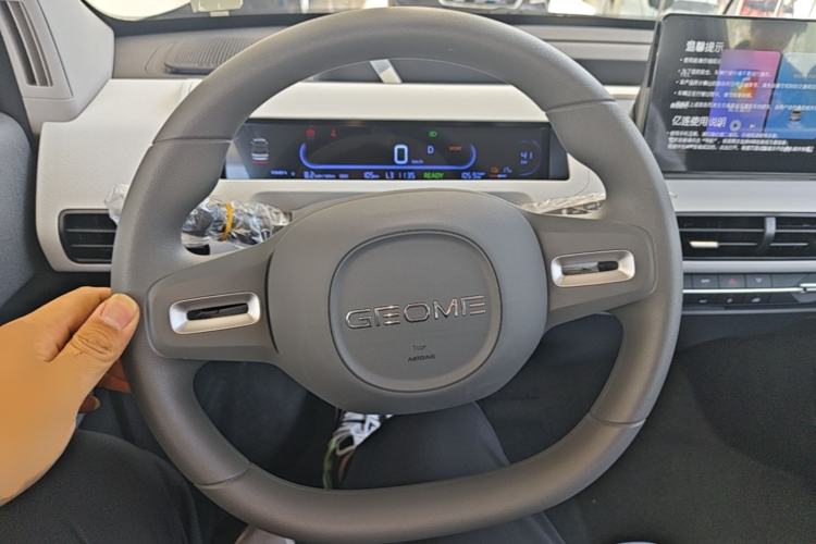 Used Geely Galaxy Panda 2024 Panda Mini 200km Endurance Bear Steering Wheel