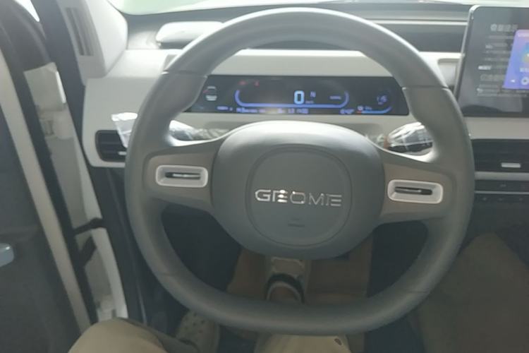 Used Geely Galaxy Panda 2024 Panda Mini 200km Endurance Bear Steering Wheel