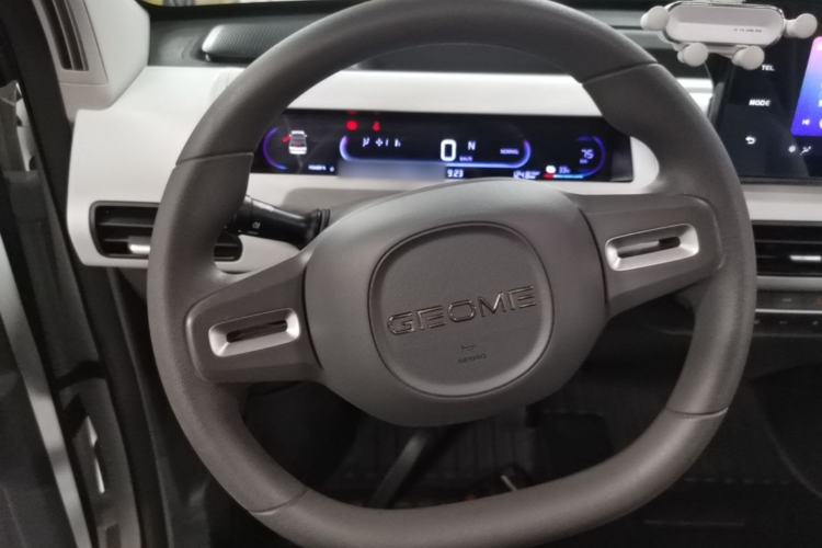 Used Geely Galaxy Panda 2024 Panda Mini 200km Endurance Bear Steering Wheel