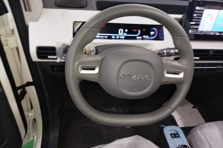 Used Geely Galaxy Panda 2024 Panda Mini 200km Endurance Bear Steering Wheel