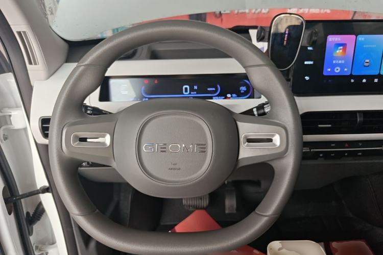Used Geely Galaxy Panda 2024 Panda Mini 200km Endurance Bear Steering Wheel