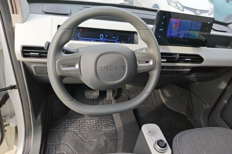 Used Geely Galaxy Panda 2024 Panda Mini 200km Endurance Bear Steering Wheel