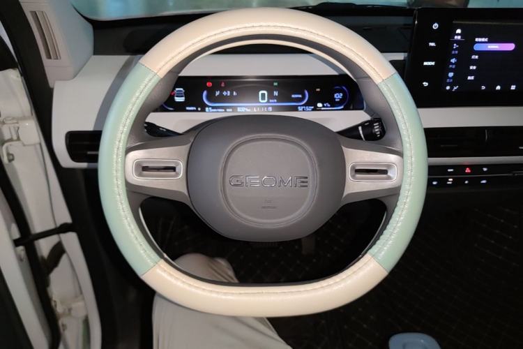 Used Geely Galaxy Panda 2024 Panda Mini 200km Endurance Bear Steering Wheel