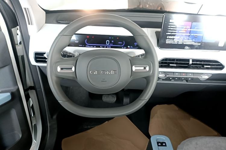 Used Geely Galaxy Panda 2024 Panda Mini 200km Endurance Bear Steering Wheel