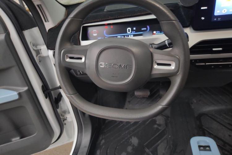 Used Geely Galaxy Panda 2024 Panda Mini 200km Endurance Bear Steering Wheel