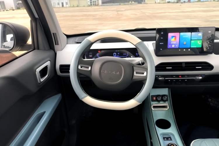 Used Geely Galaxy Panda 2024 Panda Mini 200km Endurance Bear Steering Wheel