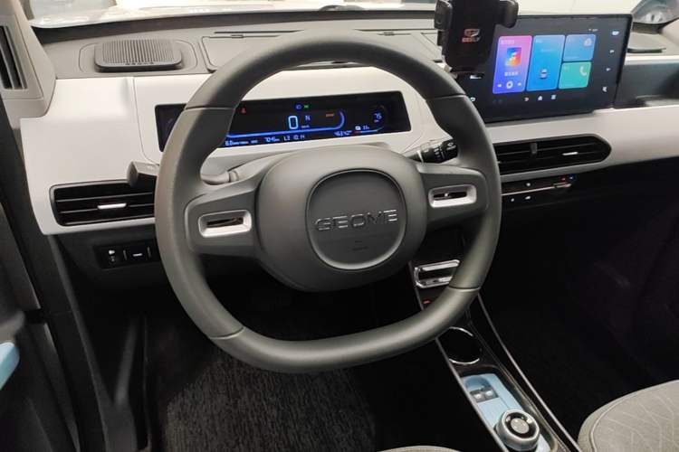 Used Geely Galaxy Panda 2024 Panda Mini 200km Endurance Bear Steering Wheel