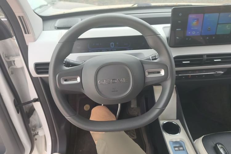 Used Geely Galaxy Panda 2024 Panda Mini 200km Endurance Bear Steering Wheel