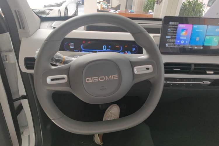 Used Geely Galaxy Panda 2024 Panda Mini 200km Endurance Bear Steering Wheel
