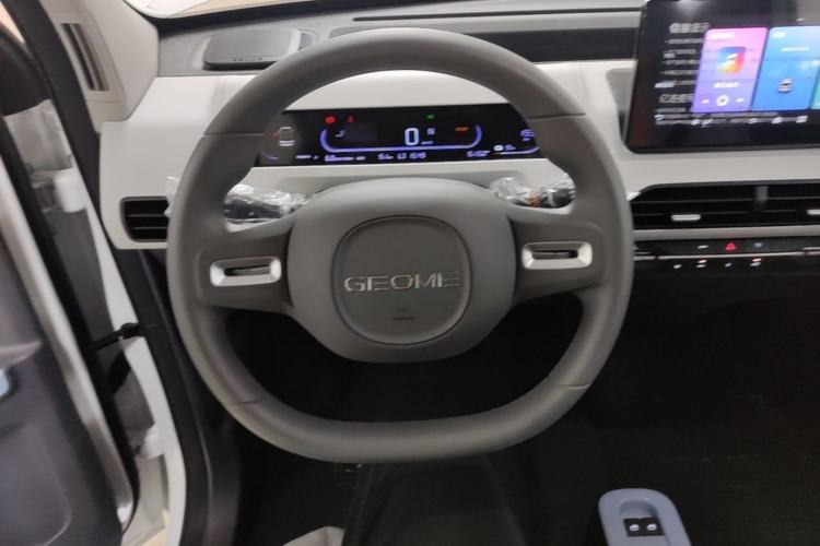 Used Geely Galaxy Panda 2024 Panda Mini 200km Endurance Bear Steering Wheel