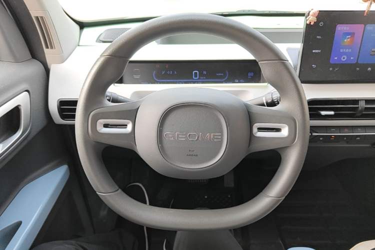 Used Geely Galaxy Panda 2024 Panda Mini 200km Endurance Bear Steering Wheel