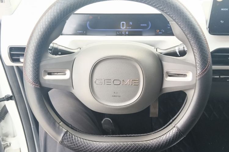 Used Geely Galaxy Panda 2024 Panda Mini 200km Endurance Bear Steering Wheel
