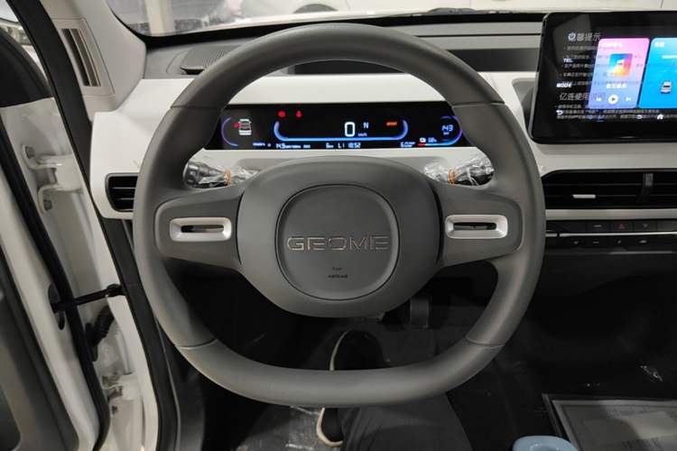 Used Geely Galaxy Panda 2024 Panda Mini 200km Endurance Bear Steering Wheel