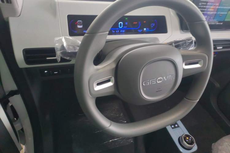Used Geely Galaxy Panda 2024 Panda Mini 200km Endurance Bear Steering Wheel