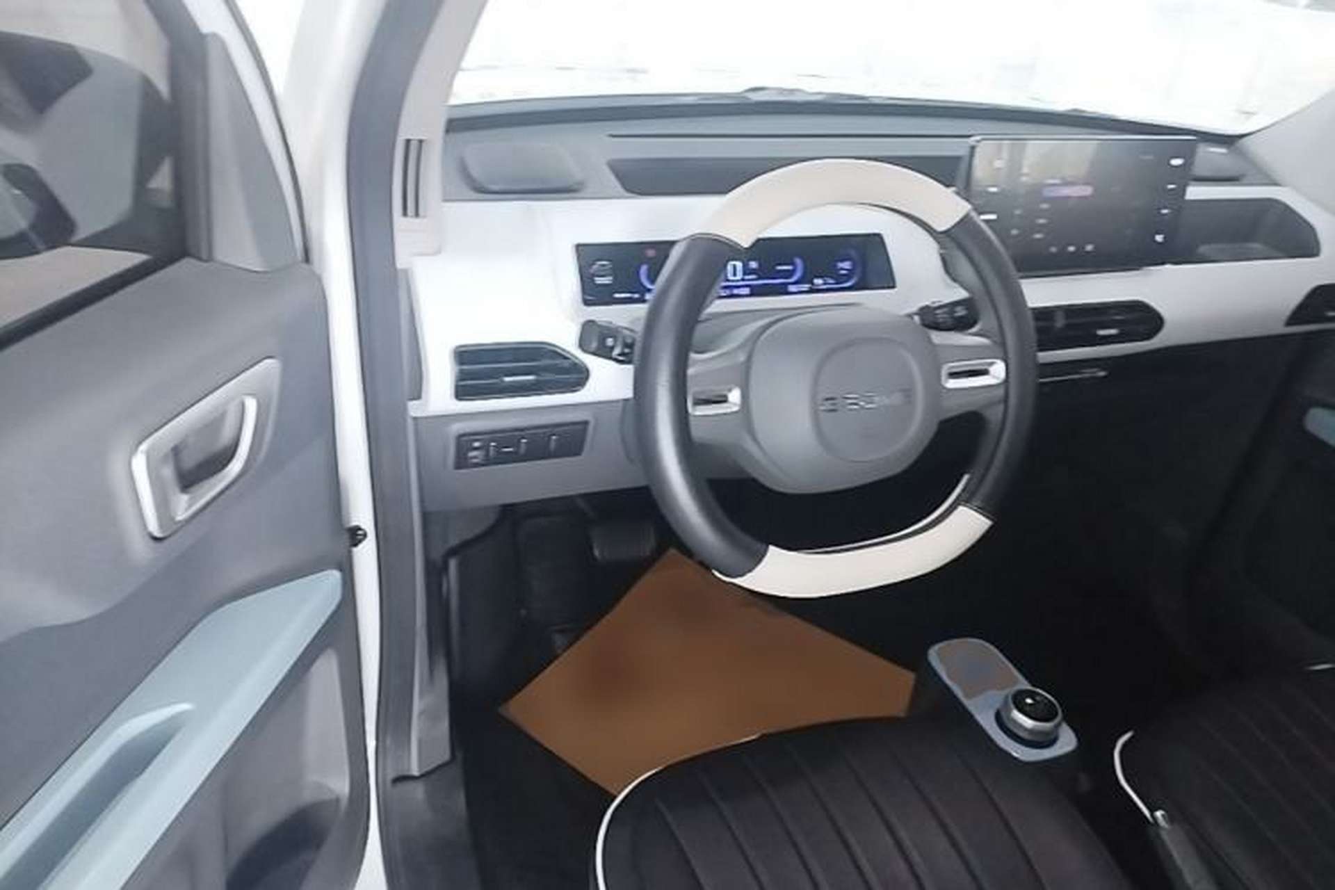 Used Geely Galaxy Panda 2024 Panda Mini 200km Endurance Bear Steering Wheel