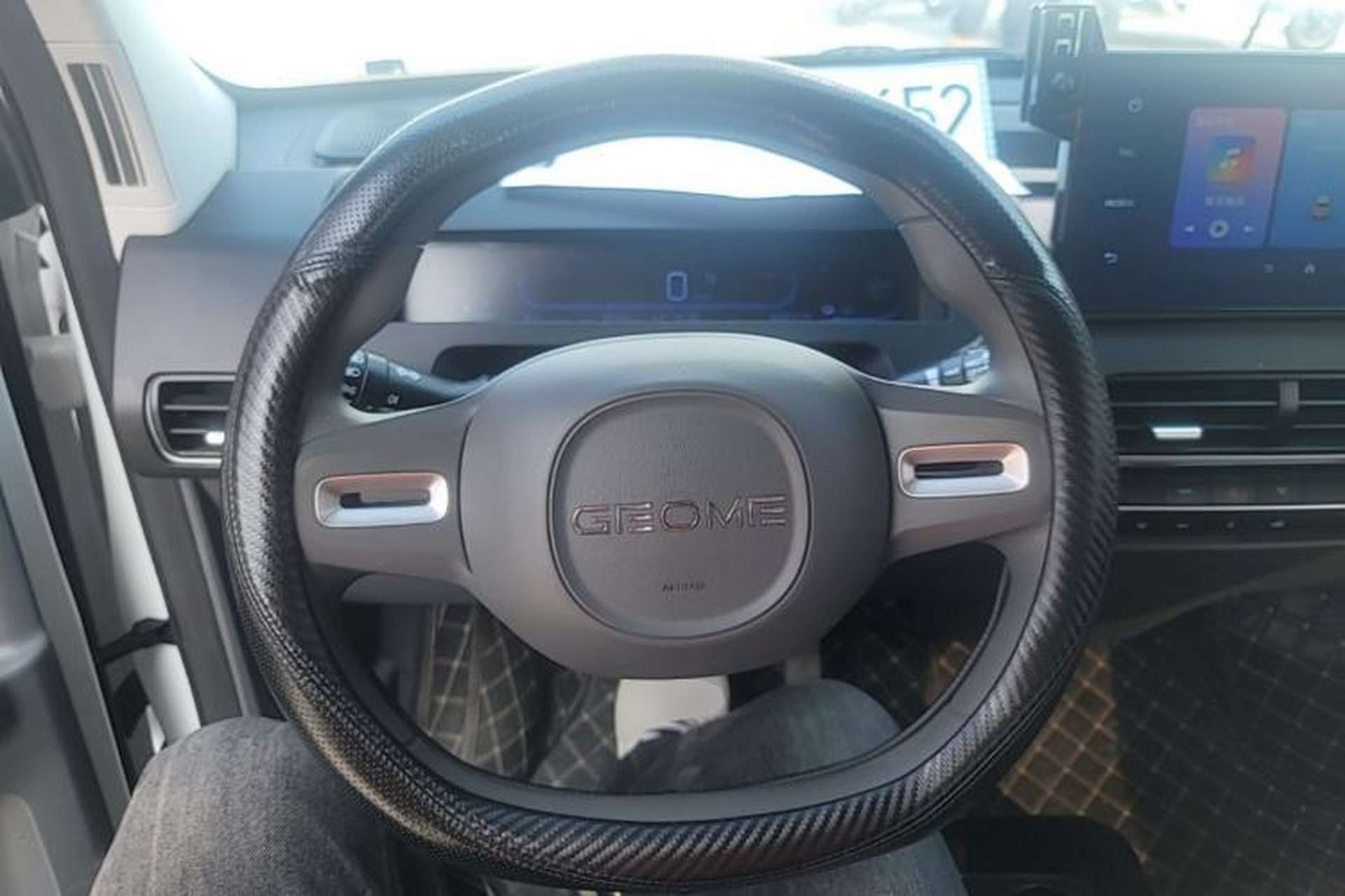 Used Geely Galaxy Panda 2024 Panda Mini 200km Endurance Bear Steering Wheel