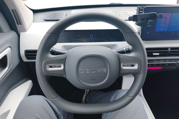 Used Geely Galaxy Panda 2024 Panda Mini 200km Endurance Bear Steering Wheel