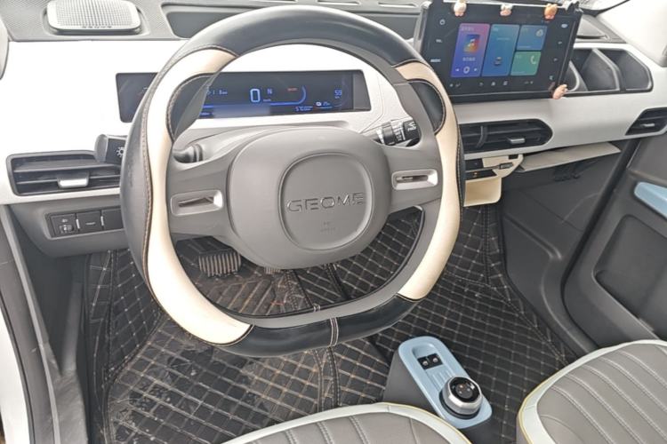 Used Geely Galaxy Panda 2024 Panda Mini 200km Endurance Bear Steering Wheel