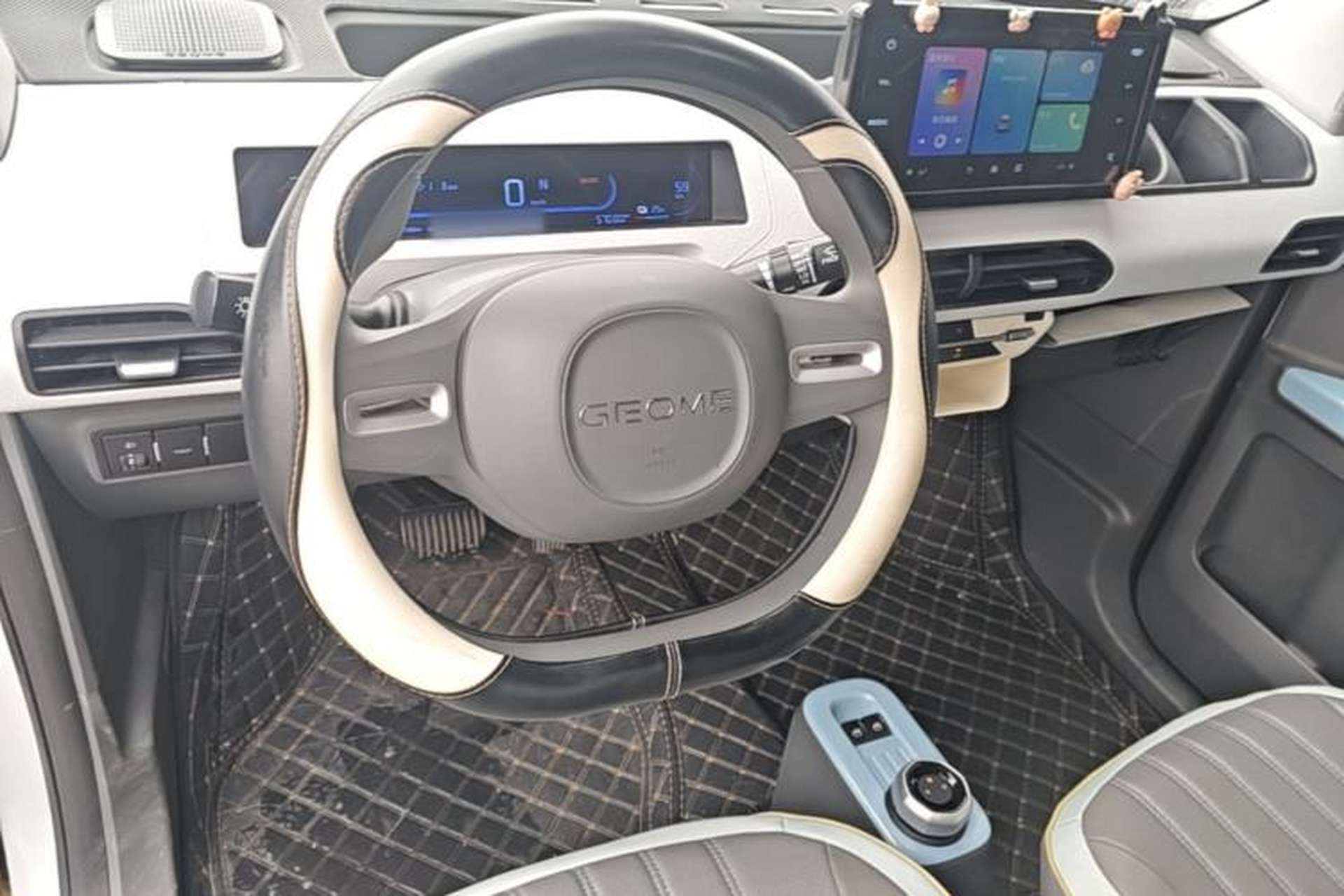 Used Geely Galaxy Panda 2024 Panda Mini 200km Endurance Bear Steering Wheel