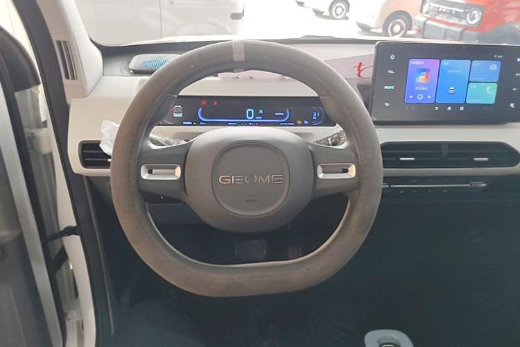 Used Geely Galaxy Panda 2024 Panda Mini 200km Endurance Bear Steering Wheel